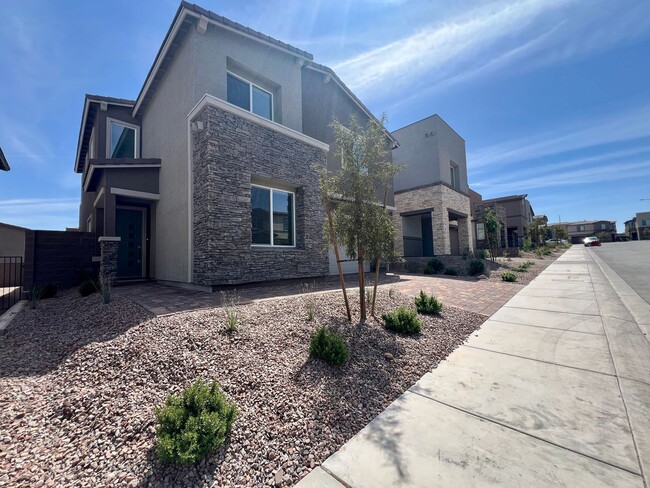 312 Mount Tyndall St in Henderson, NV - Foto de edificio - Building Photo