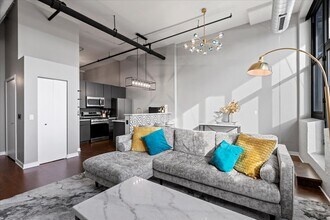 1224 W Van Buren St, Unit 304 in Chicago, IL - Foto de edificio - Building Photo