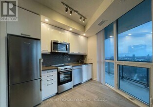 99-2799 John St in Toronto, ON - Building Photo - Building Photo