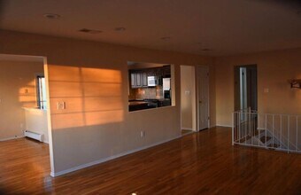 4 Leeward Cove in Bayville, NY - Building Photo - Building Photo