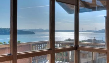 2381 Paradise Dr in Belvedere Tiburon, CA - Foto de edificio - Building Photo