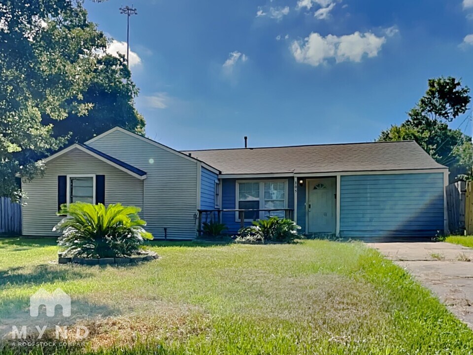 305 Sherbrook Ct in Pasadena, TX - Building Photo