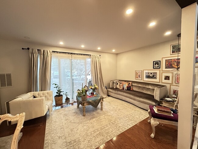 6 Beals Cove Rd, Unit F in Hingham, MA - Building Photo - Building Photo