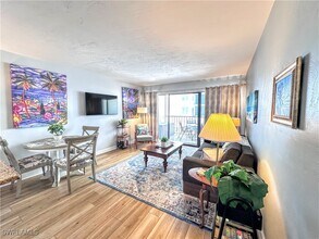 260 Southbay Dr in Naples, FL - Building Photo - Building Photo