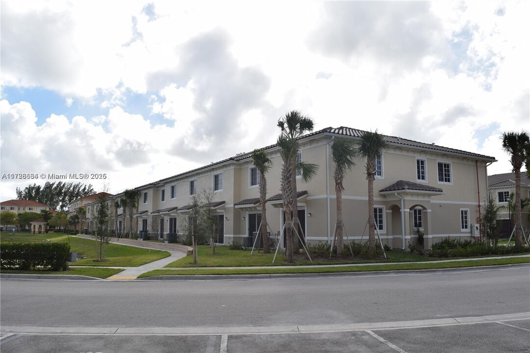 2714 SW 81st Terrace in Miramar, FL - Building Photo