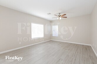 1669 Shifting Winds St in Las Vegas, NV - Foto de edificio - Building Photo