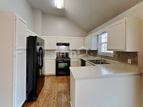 154 Spring Creek Ct in Canton, GA - Foto de edificio - Building Photo