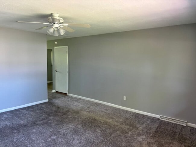 559 Keys Dr in Elyria, OH - Building Photo - Building Photo