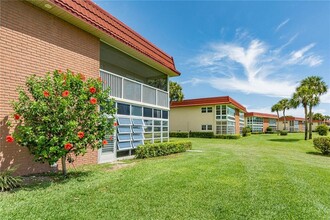 97 Spring Lake Dr in Vero Beach, FL - Building Photo - Building Photo