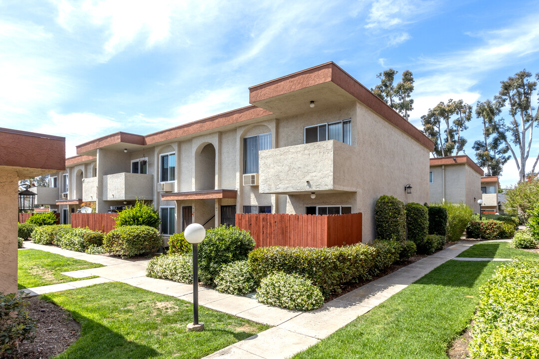 Carroll Canyon Gardens in San Diego, CA - Building Photo