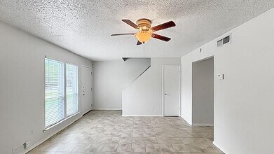 538 E Norwood Cir in Arlington, TX - Building Photo - Building Photo