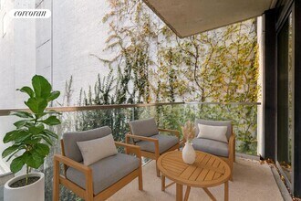 555 W 43rd St in New York, NY - Foto de edificio - Building Photo