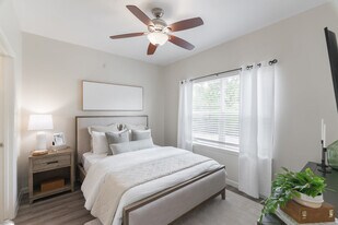 Regency Gardens in Bryan, TX - Building Photo