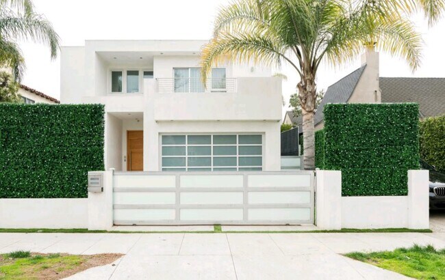 6620 W 5th St in West Hollywood, CA - Building Photo - Building Photo