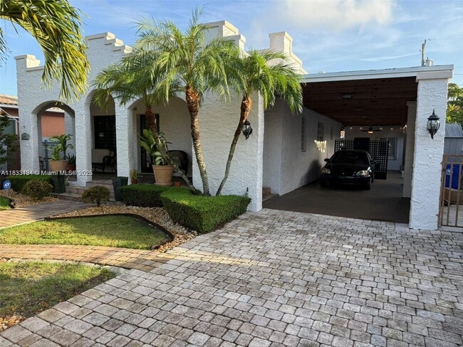2271 SW 25th St in Miami, FL - Foto de edificio - Building Photo