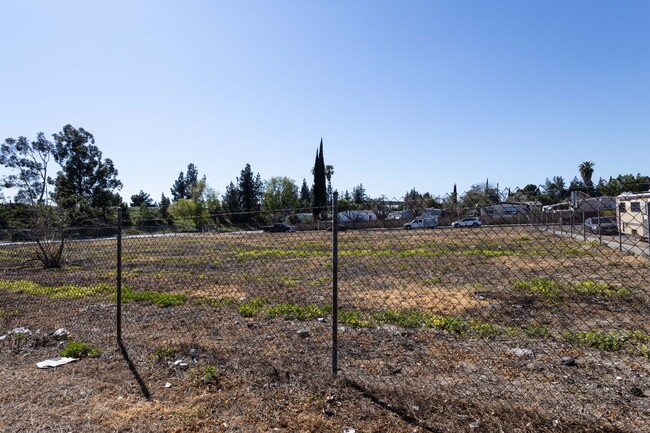 Bermuda Apartments in Mission Hills, CA - Building Photo - Building Photo