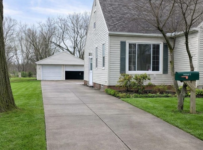 property at 14509 Rockside Rd