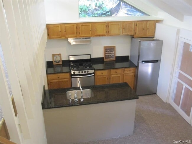 property at 909 US-9W