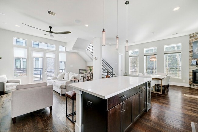 5622 Kiam St in Houston, TX - Foto de edificio - Building Photo