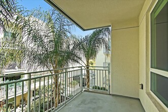 12655 Bluff Creek Dr, Unit 327 in Los Angeles, CA - Building Photo - Building Photo