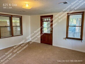 825 N Oak St in Ponca City, OK - Building Photo - Building Photo