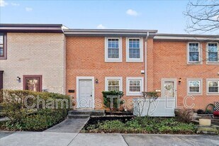 2146 Golf Course Dr in Reston, VA - Building Photo