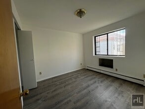 111 STREET in Queens, NY - Foto de edificio - Building Photo