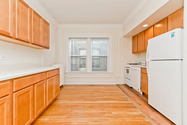 735 Hinman Ave, Unit 1E in Evanston, IL - Foto de edificio - Building Photo