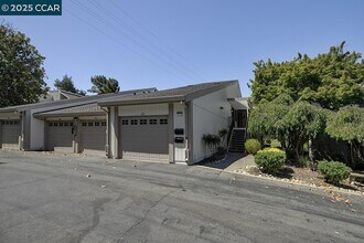3377 Rossmoor Pkwy, Unit 3 in Walnut Creek, CA - Building Photo - Building Photo