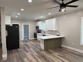 123 Edwards Ave in Swannanoa, NC - Foto de edificio - Building Photo