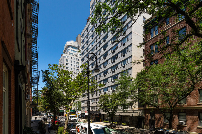 Lawrence House Apartments in New York, NY - Building Photo - Building Photo