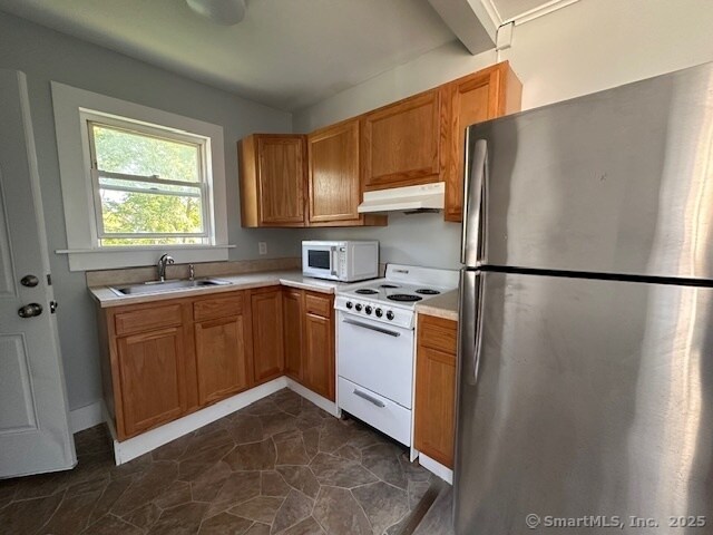 63 Meridian St in Groton, CT - Building Photo - Building Photo