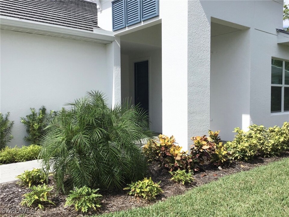 2191 Marquesa Cir in Naples, FL - Foto de edificio