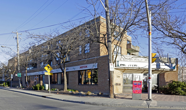 Belanger Place in Ottawa, ON - Building Photo - Primary Photo