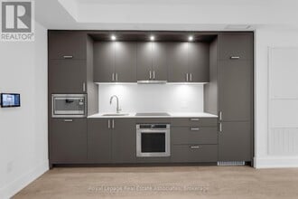 259 The Kingsway in Toronto, ON - Building Photo - Building Photo