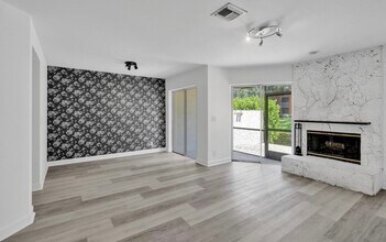 11652 NW 19th Dr in Coral Springs, FL - Foto de edificio - Building Photo