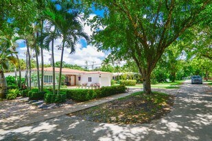 1714 Costado St in Coral Gables, FL - Building Photo