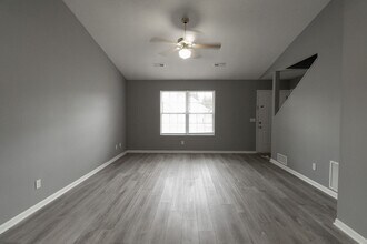 4903 Moniteau in Columbia, MO - Foto de edificio - Building Photo