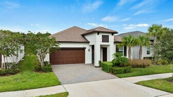 16819 Shell Bay Dr in Land O Lakes, FL - Building Photo