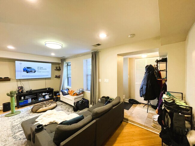 1522 W Superior St, Unit 1-1 in Chicago, IL - Building Photo - Building Photo