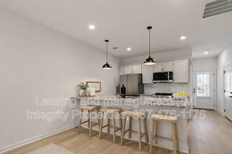 606 Guillot Rd in Youngsville, LA - Building Photo - Building Photo