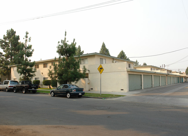 Clifton Avenue Apartments in Anaheim, CA - Building Photo - Building Photo