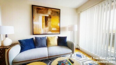 175 Freeman St, Unit 605 in Brookline, MA - Foto de edificio - Building Photo