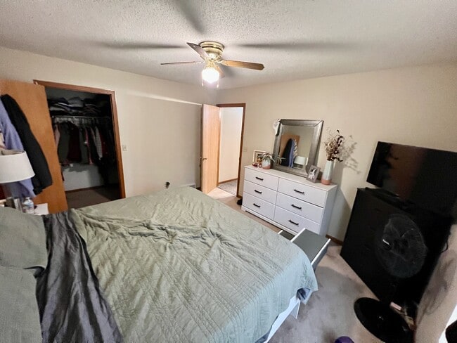 2209 Melanie Ln in Eau Claire, WI - Foto de edificio - Building Photo