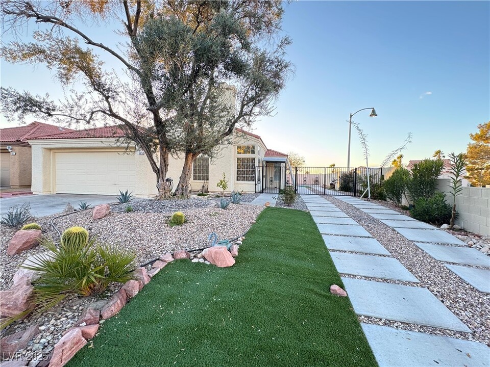 9825 Tehama Ct in Las Vegas, NV - Building Photo