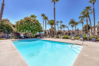 San Tropez Apartments in Fresno, CA - Building Photo - Building Photo