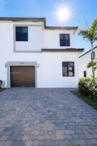 15808 SW 136 Way in Miami, FL - Building Photo