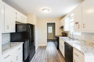 1350 Chucker Dr in Clarksville, TN - Building Photo - Building Photo