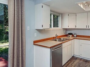3930 Brook Ln NW in Bremerton, WA - Building Photo - Building Photo