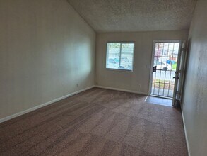 5108 Shell St in North Highlands, CA - Building Photo - Building Photo